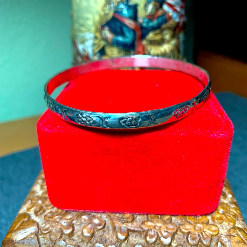 Vintage Sterling Silver Bangle